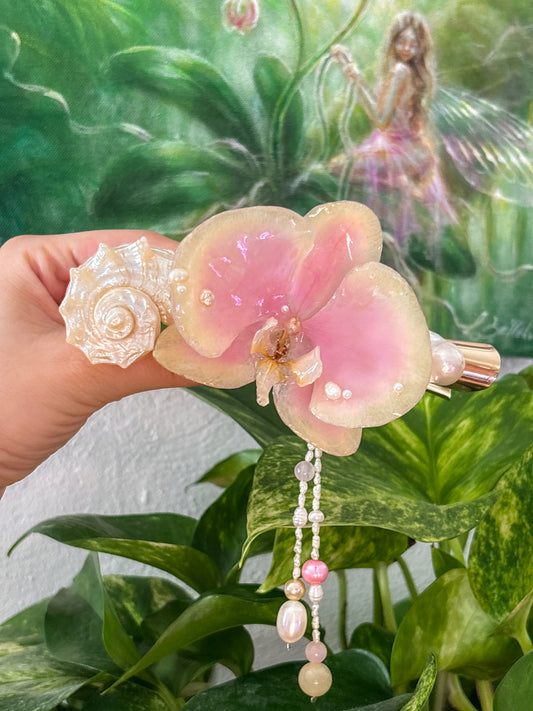 ⋆༺❀༻⋆